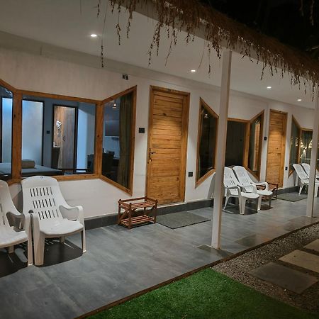 Aqua Beach Stays Ashwem Мандрем Екстериор снимка