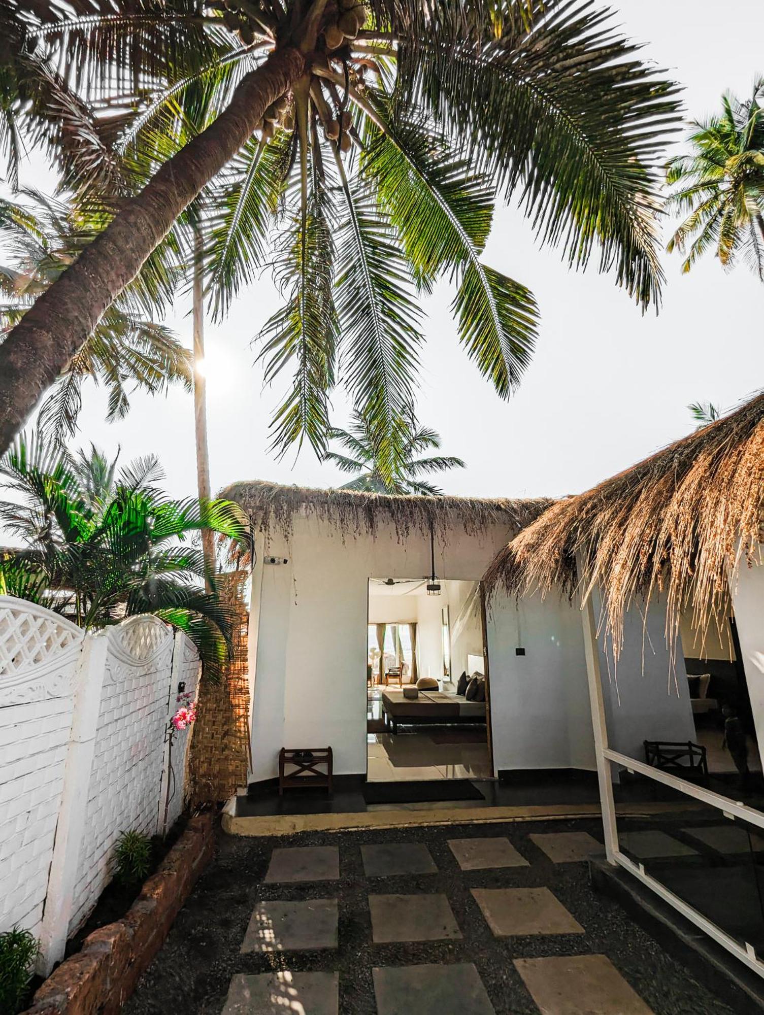 Aqua Beach Stays Ashwem Мандрем Екстериор снимка