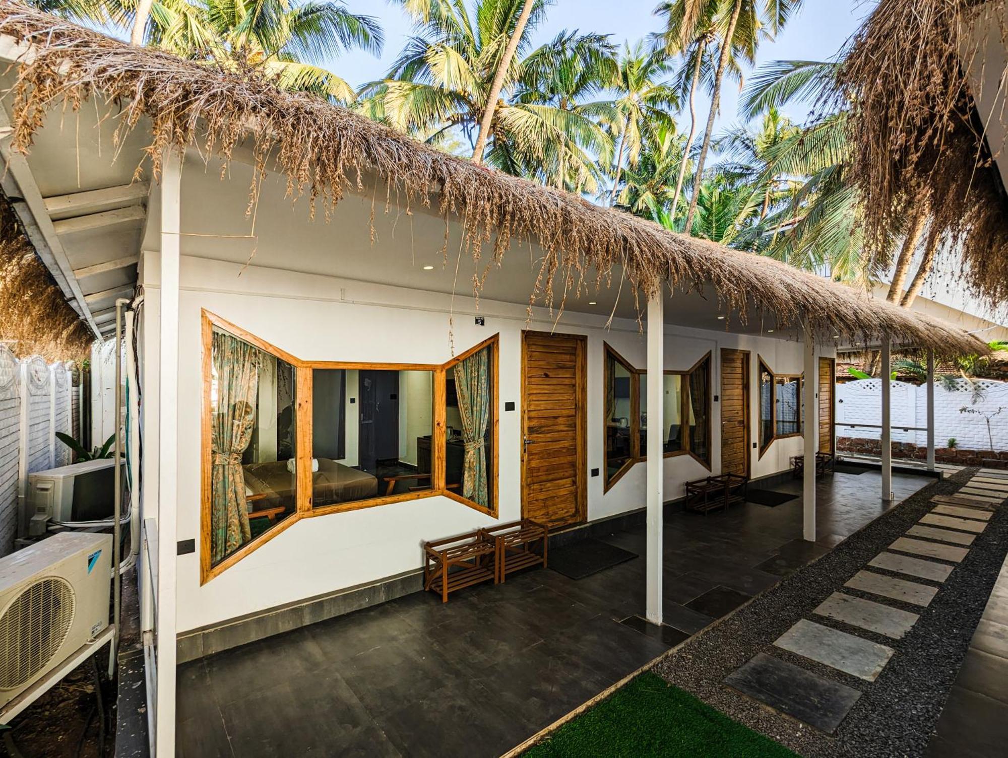Aqua Beach Stays Ashwem Мандрем Екстериор снимка
