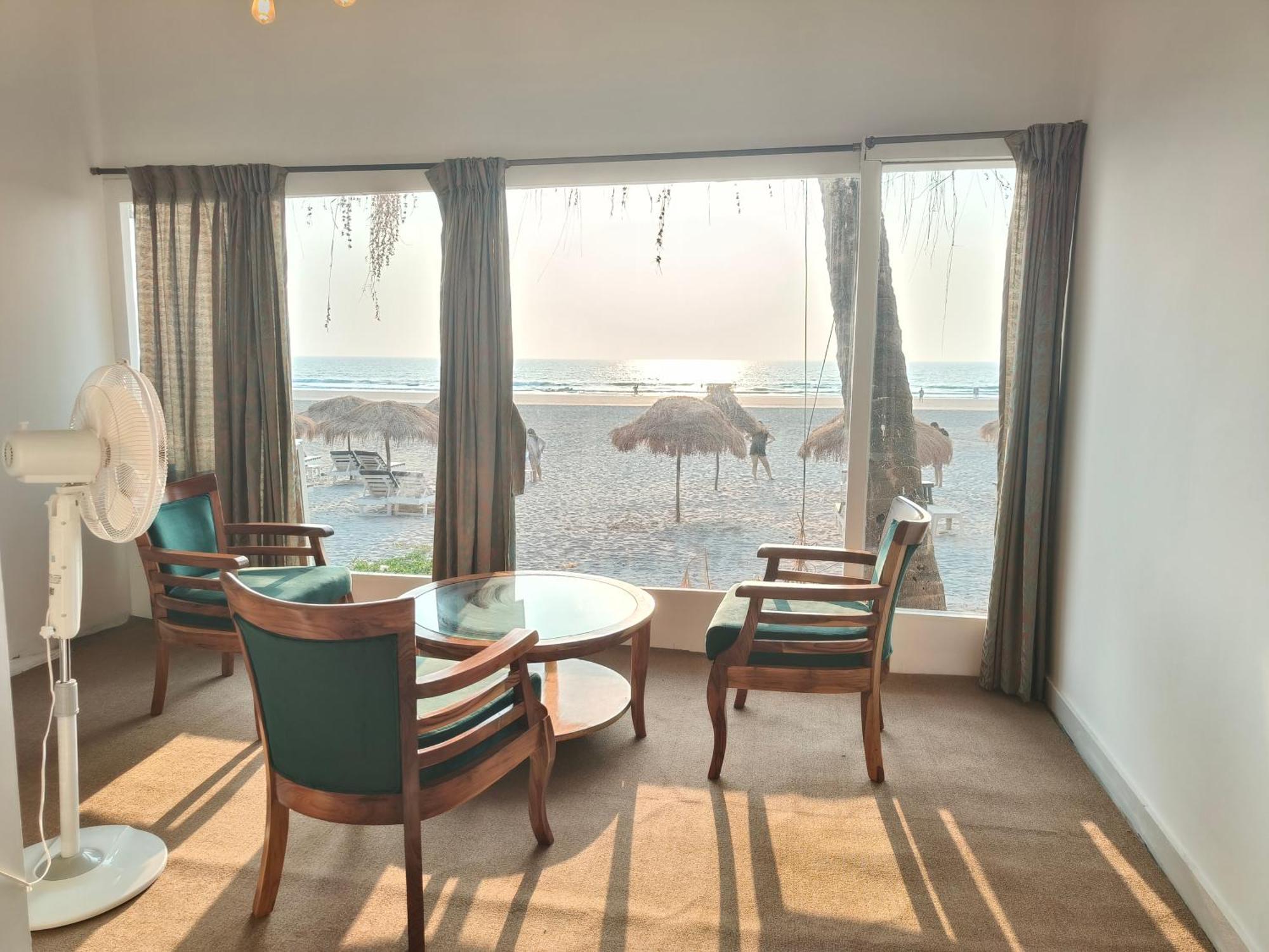 Aqua Beach Stays Ashwem Мандрем Екстериор снимка