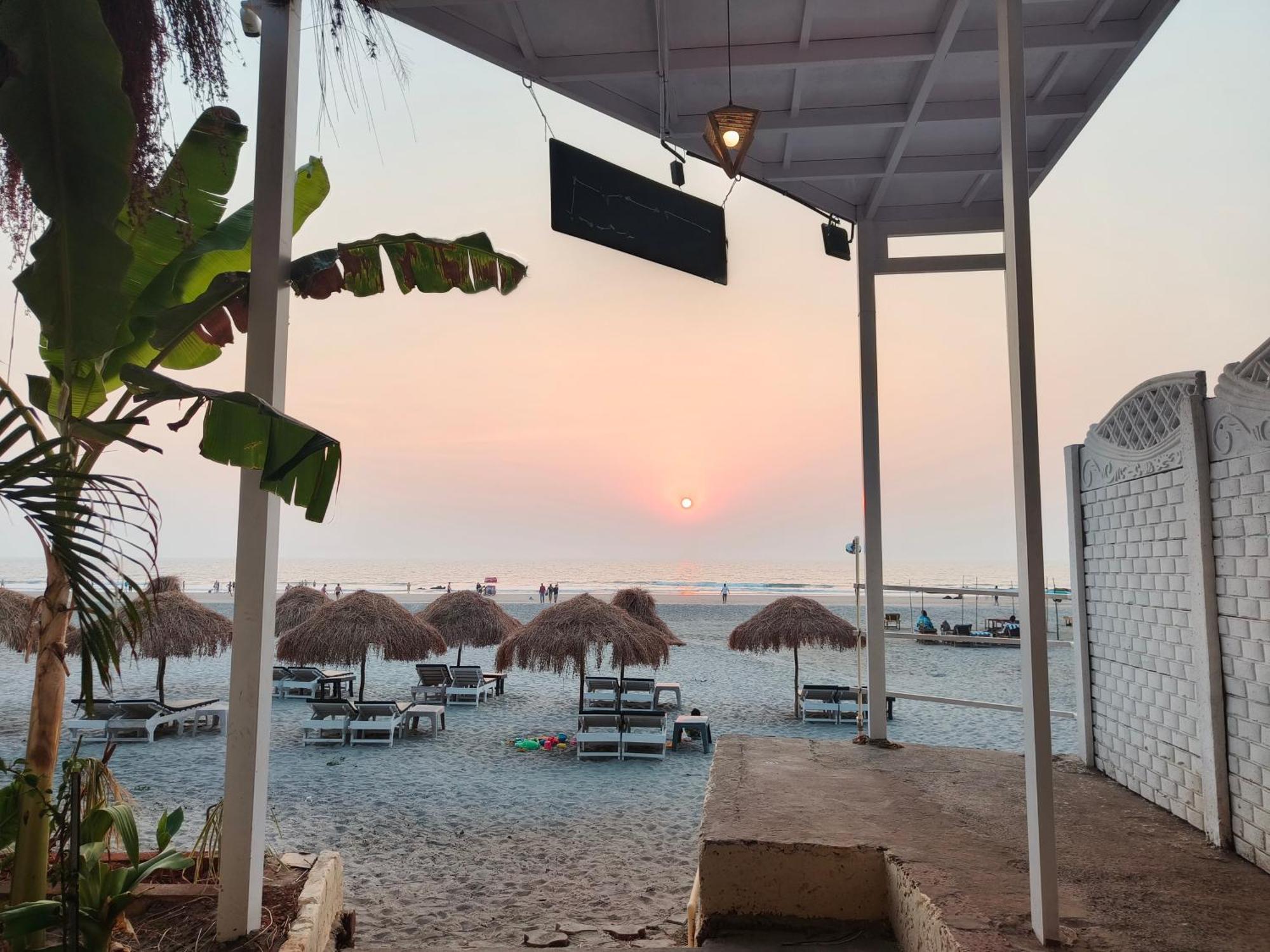 Aqua Beach Stays Ashwem Мандрем Екстериор снимка