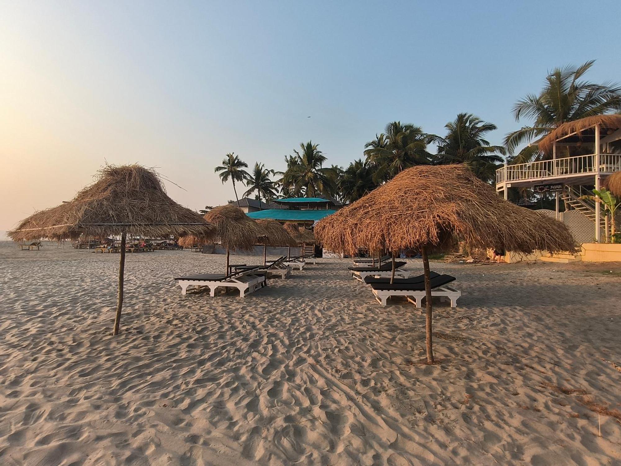 Aqua Beach Stays Ashwem Мандрем Екстериор снимка