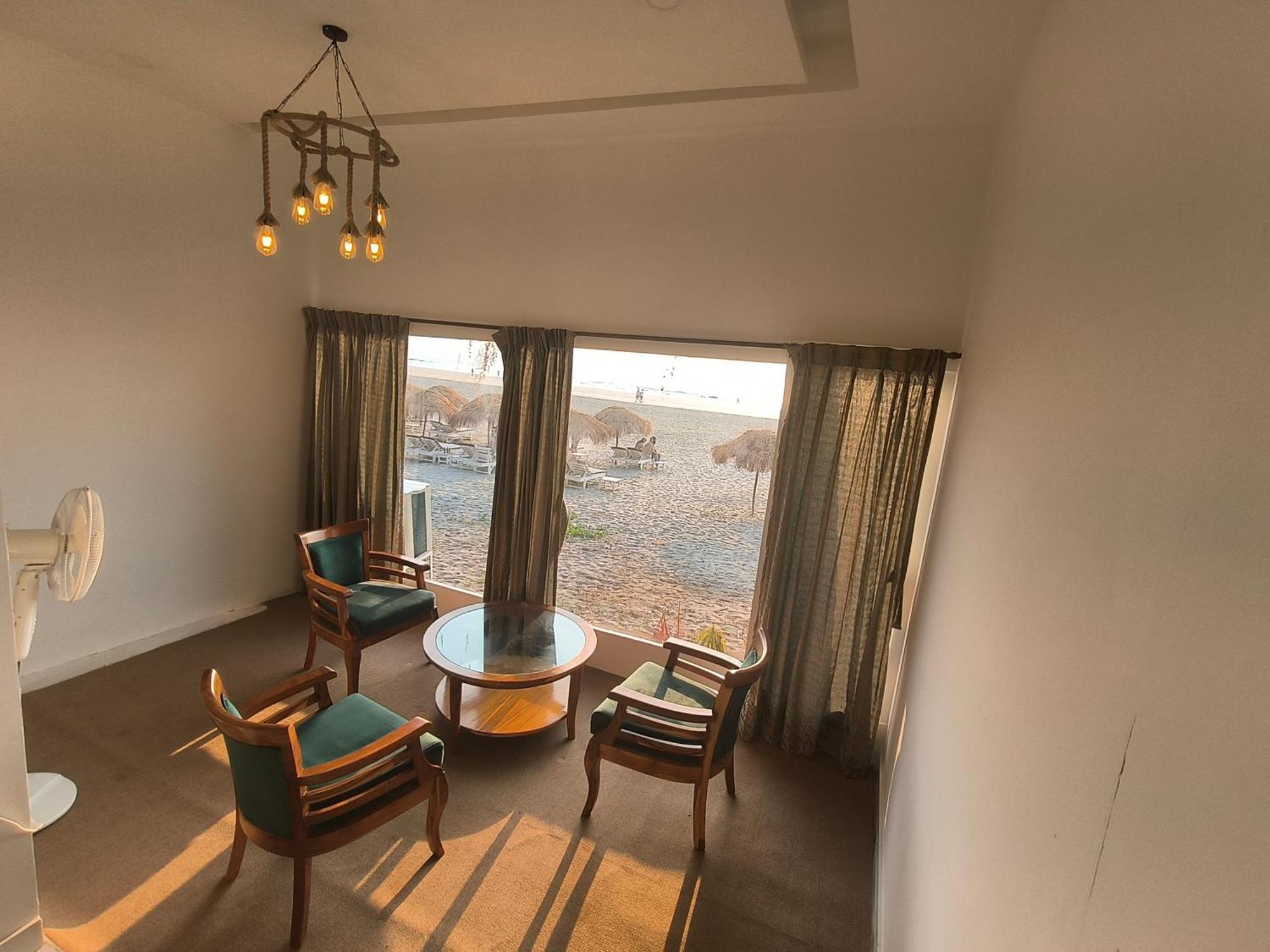 Aqua Beach Stays Ashwem Мандрем Екстериор снимка