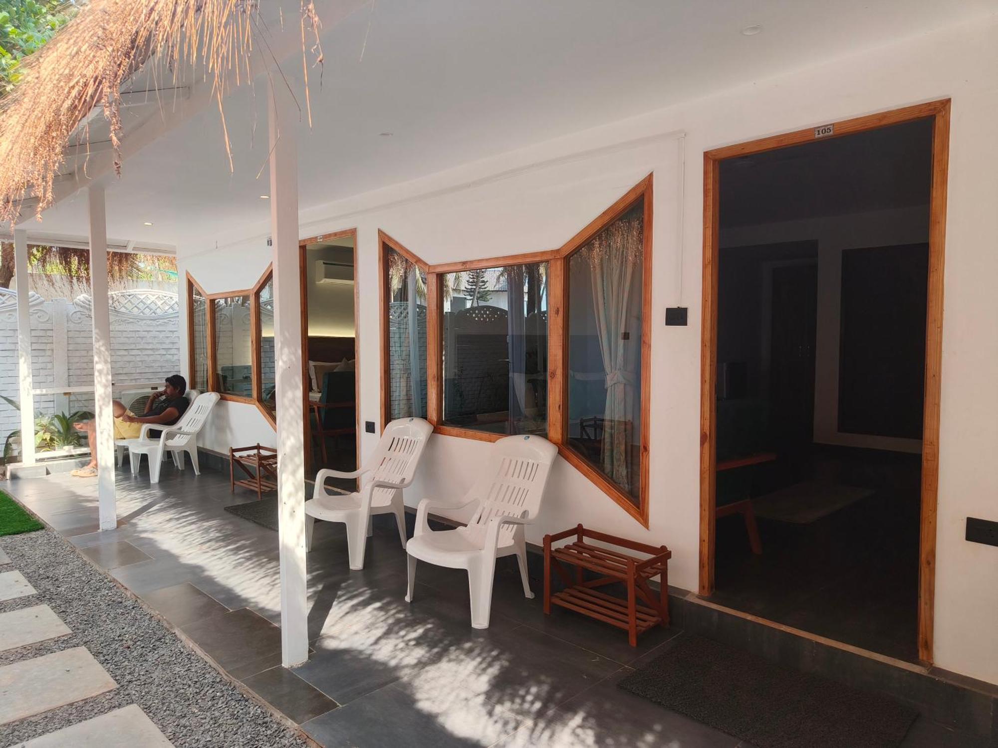 Aqua Beach Stays Ashwem Мандрем Екстериор снимка