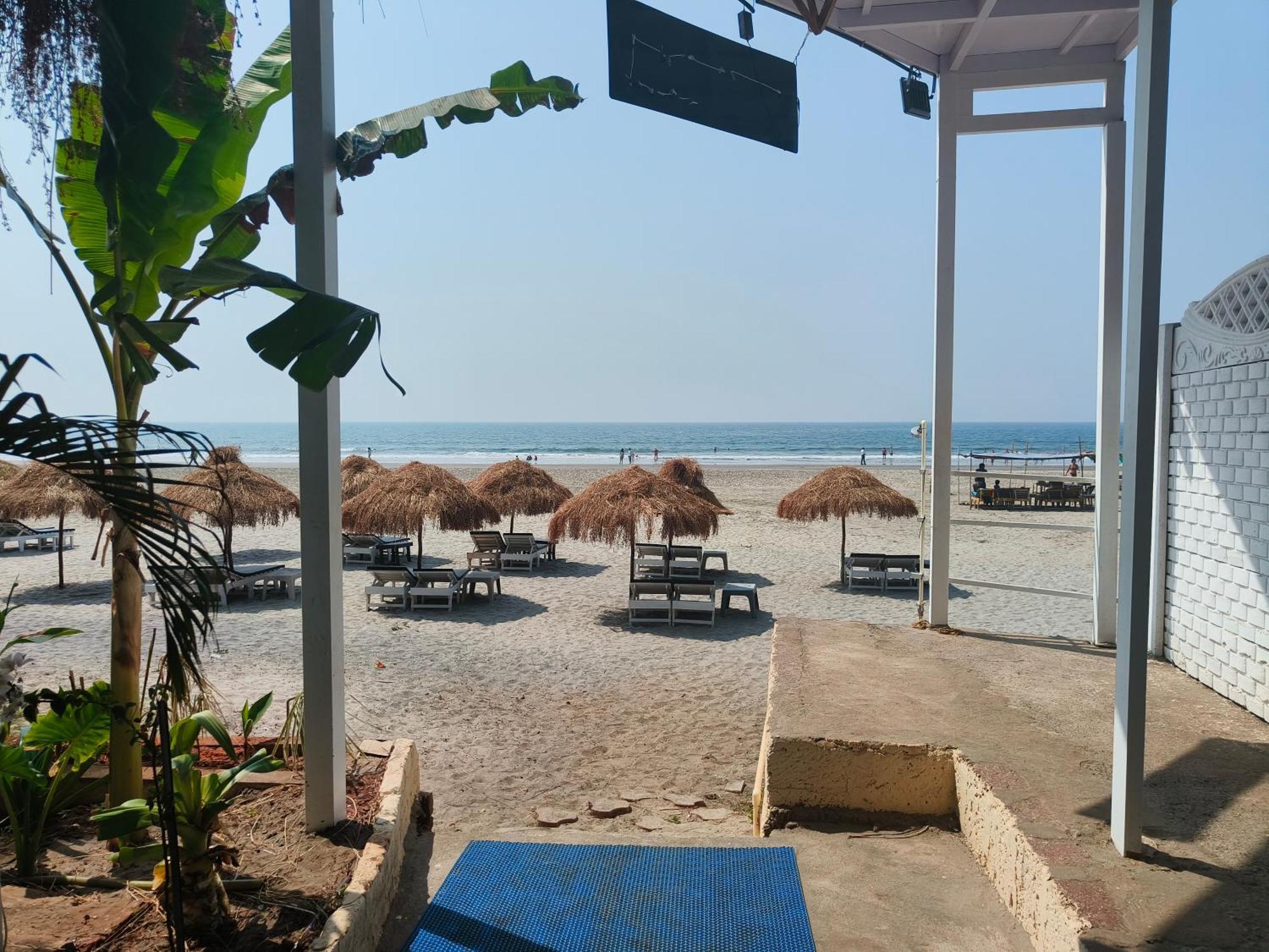 Aqua Beach Stays Ashwem Мандрем Екстериор снимка