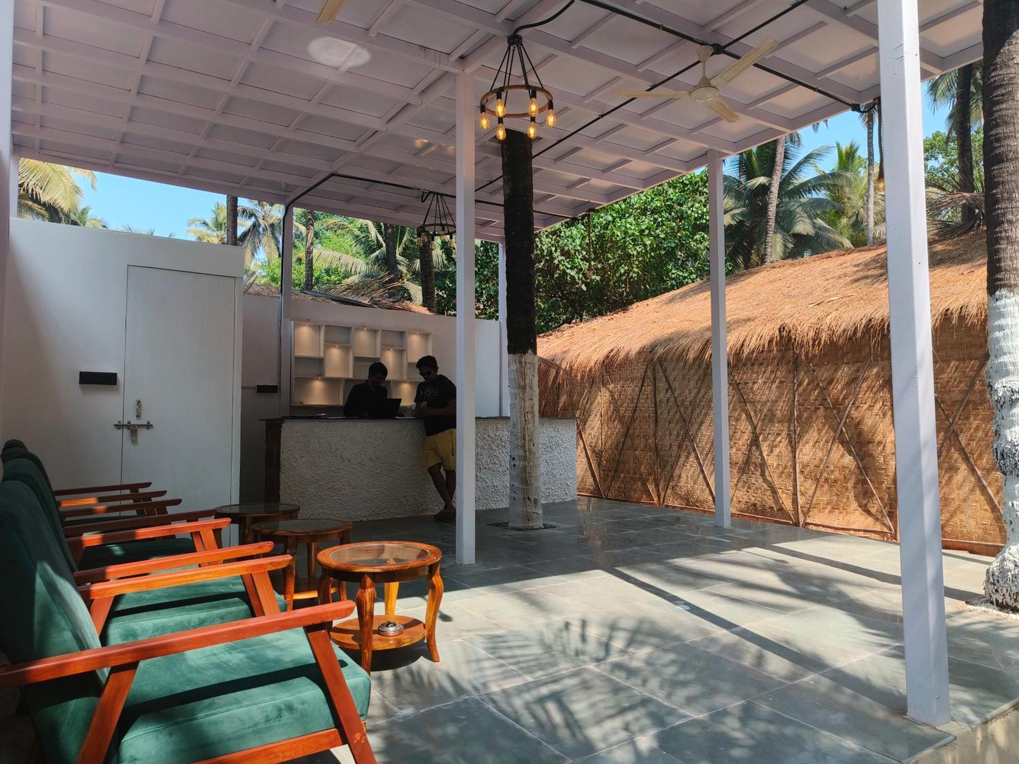Aqua Beach Stays Ashwem Мандрем Екстериор снимка