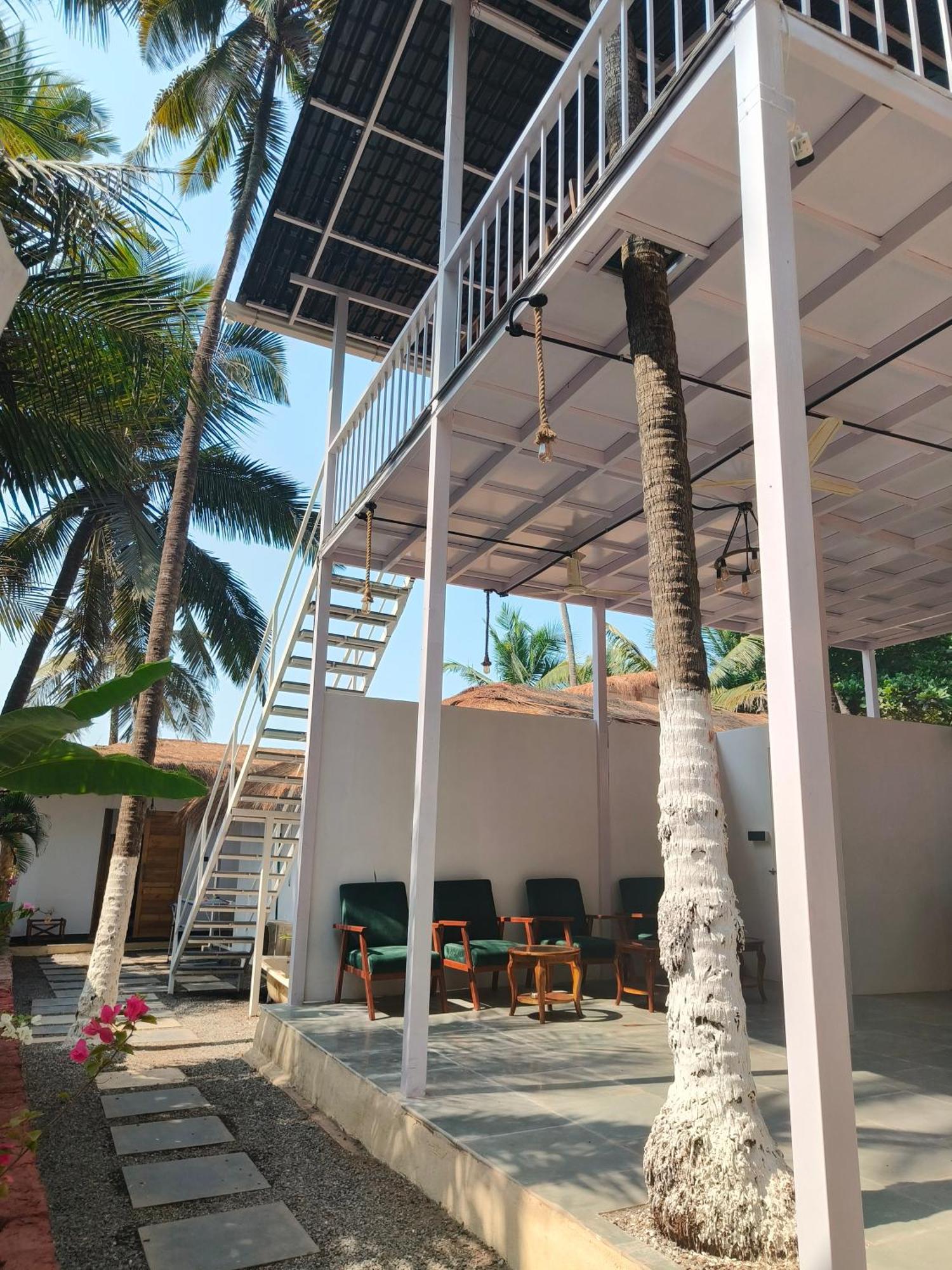 Aqua Beach Stays Ashwem Мандрем Екстериор снимка