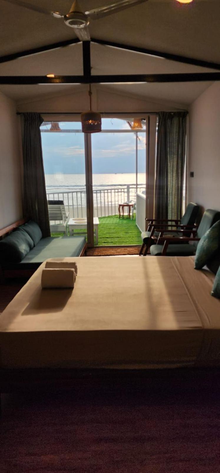 Aqua Beach Stays Ashwem Мандрем Екстериор снимка