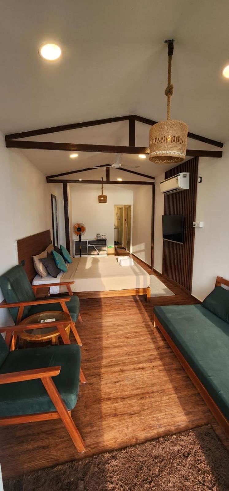 Aqua Beach Stays Ashwem Мандрем Екстериор снимка