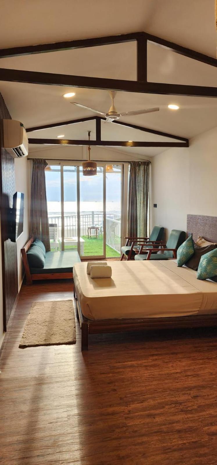 Aqua Beach Stays Ashwem Мандрем Екстериор снимка